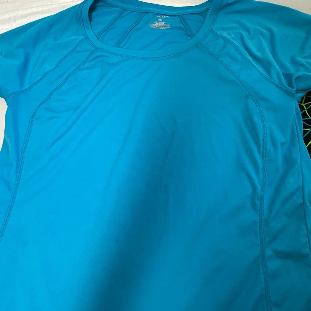 Exertek Blue and Black Short Sleeve Tees with Geometric Design - Picture 2 of 5